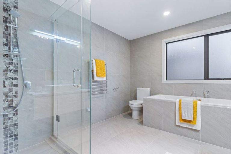 Photo of property in 11 Headland Drive, Long Bay, Auckland, 0630