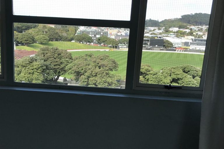 Photo of property in Grandstand Apartments, 10/80 Kent Terrace, Mount Victoria, Wellington, 6011