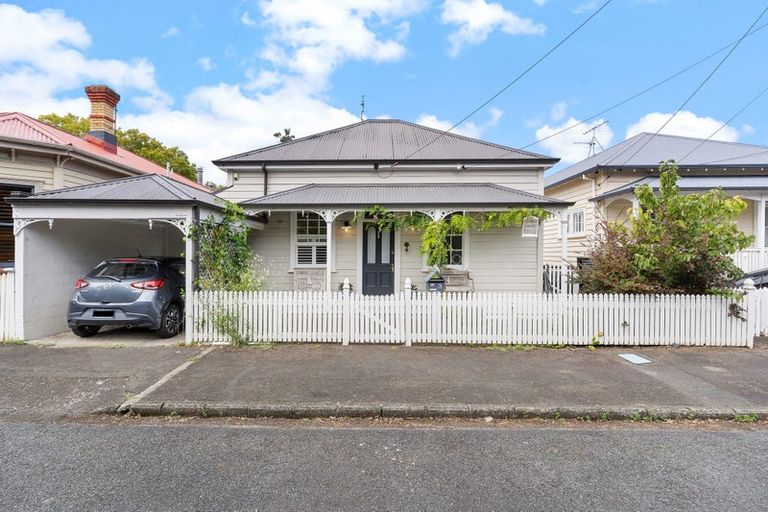 Photo of property in 38 Church Street, Devonport, Auckland, 0624