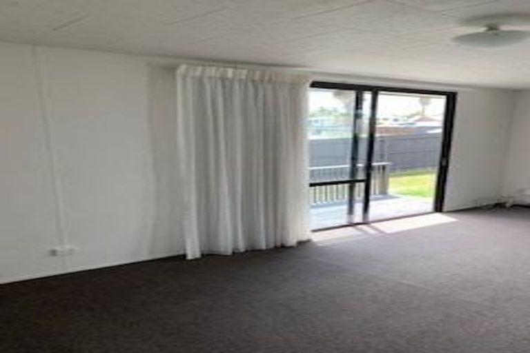 Photo of property in 28 Devonshire Road, Unsworth Heights, Auckland, 0632