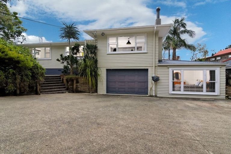 Photo of property in 315 Sturges Road, Henderson Valley, Auckland, 0612