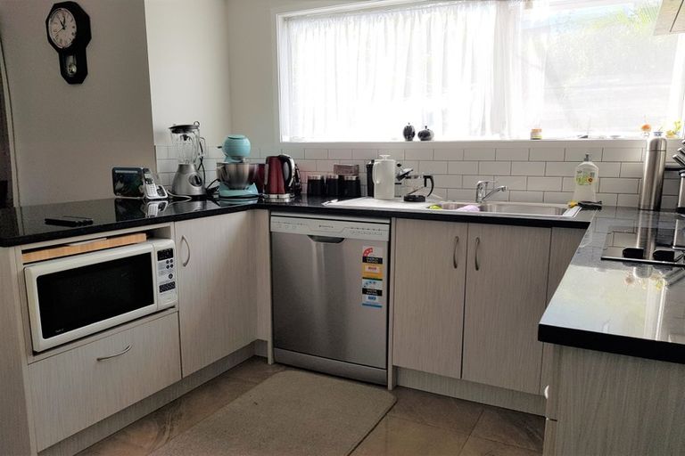 Photo of property in 1/19 Weetman Drive, Browns Bay, Auckland, 0630