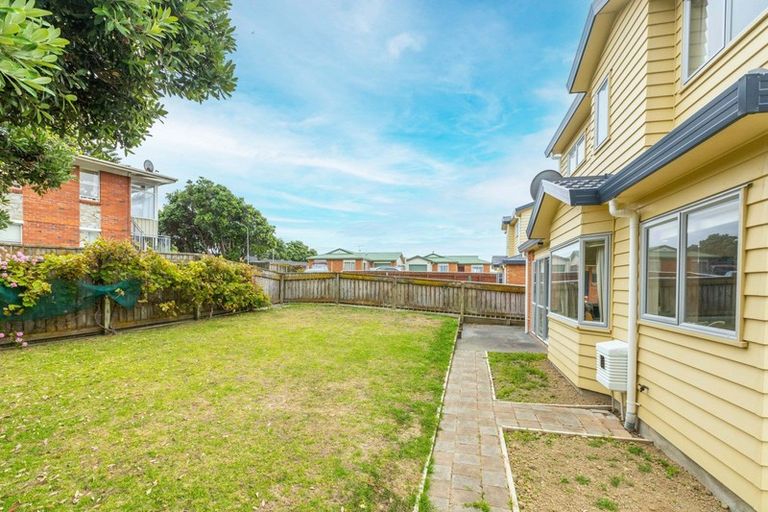 Photo of property in 2 Pohutukawa Grove, Titahi Bay, Porirua, 5022