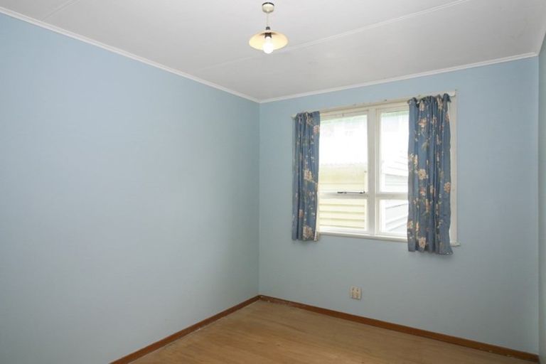 Photo of property in 44 Endeavour Street, Marfell, New Plymouth, 4310