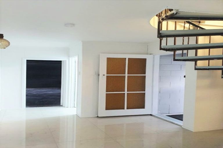 Photo of property in 19 Glen Norman Avenue, Henderson, Auckland, 0610