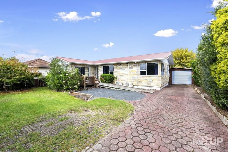 Photo of property in 30 Manuka Road, Glenfield, Auckland, 0629
