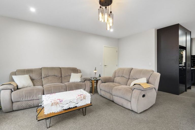 Photo of property in 61a Riverstone Drive, Riverstone Terraces, Upper Hutt, 5018