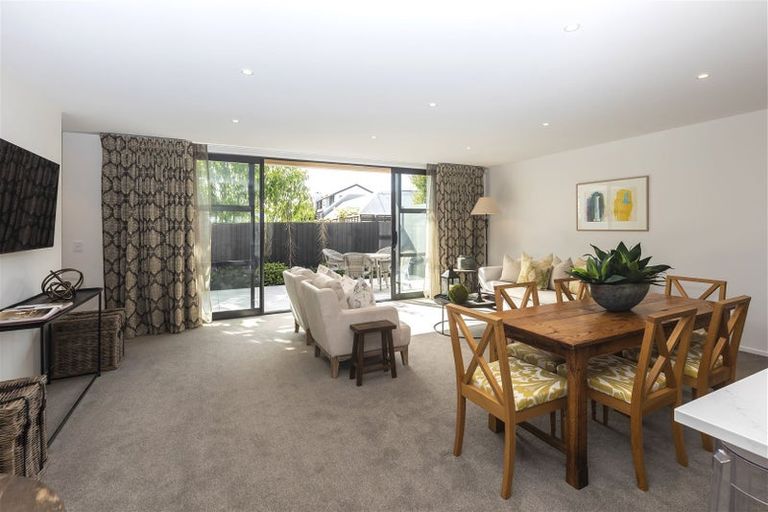 Photo of property in 32 Devonport Lane, St Albans, Christchurch, 8014