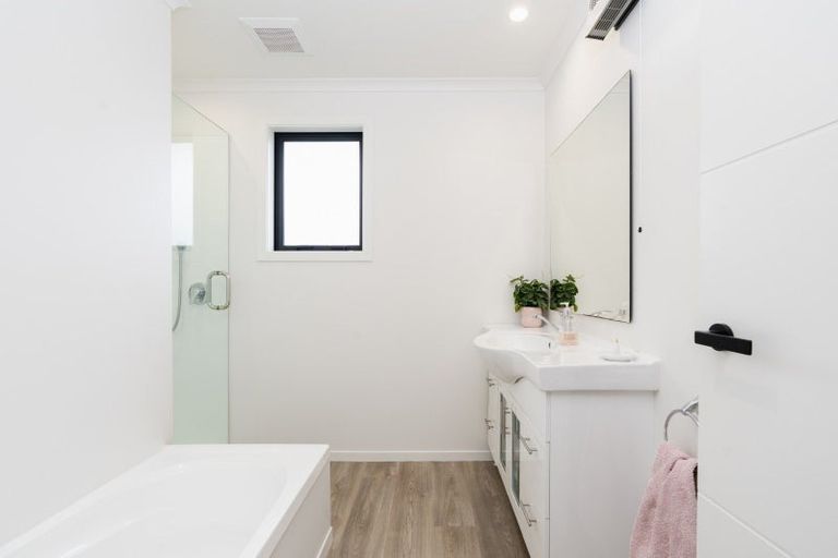 Photo of property in 165 Macandrew Road, South Dunedin, Dunedin, 9012