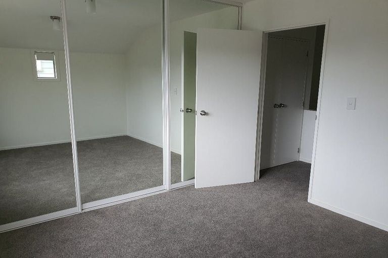 Photo of property in 9/6 John Jennings Drive, Oteha, Auckland, 0632