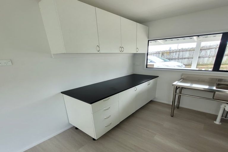 Photo of property in 1/100 Birkdale Road, Birkdale, Auckland, 0626