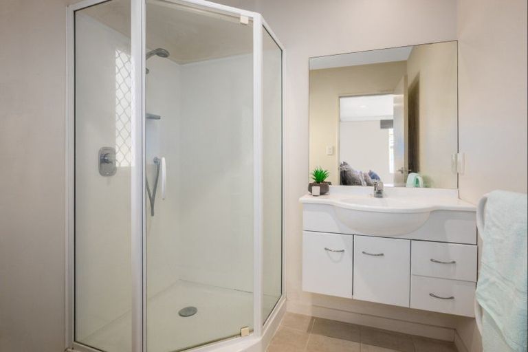 Photo of property in 12 Avion Terrace, Raumati Beach, Paraparaumu, 5032