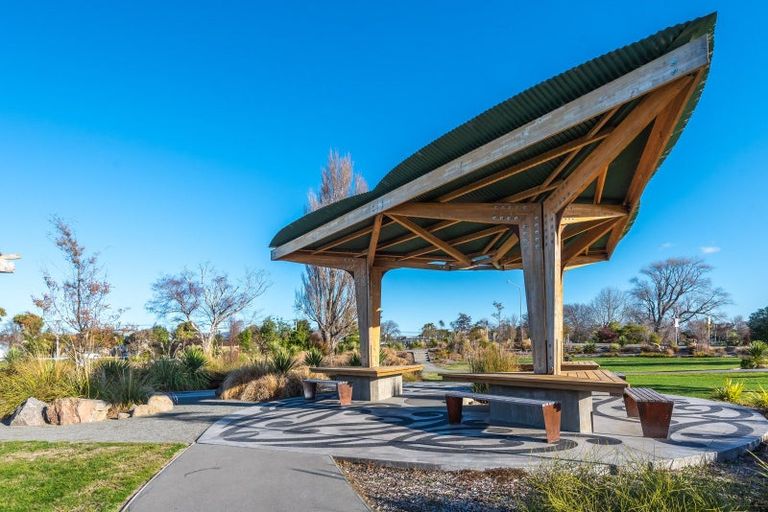 Photo of property in 664 Avonside Drive, Avonside, Christchurch, 8061