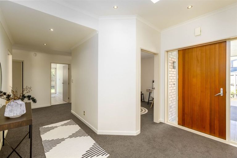 Photo of property in 21 Linkwater Way, Parklands, Christchurch, 8083