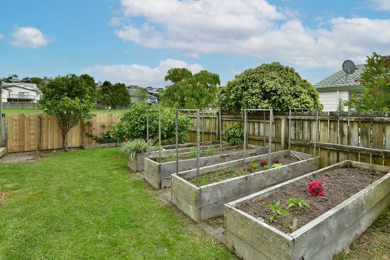 Photo of property in 1/12 Knott Road, Stanmore Bay, Whangaparaoa, 0932