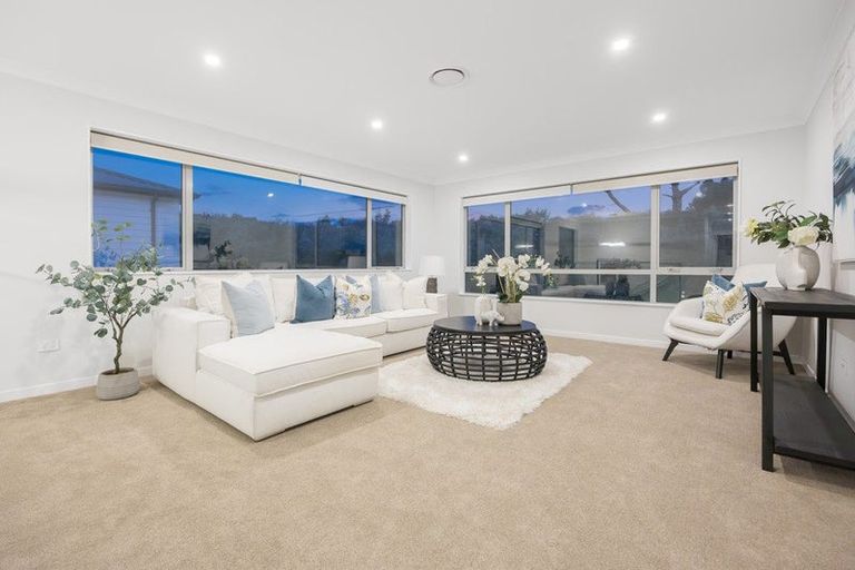 Photo of property in 8 Kina Place, Long Bay, Auckland, 0630