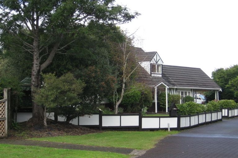 Photo of property in 55 Kurnell Drive, Botany Downs, Auckland, 2010