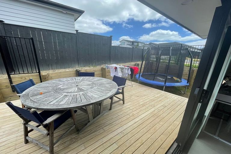 Photo of property in 31 Siren Street, Wainui, 0932