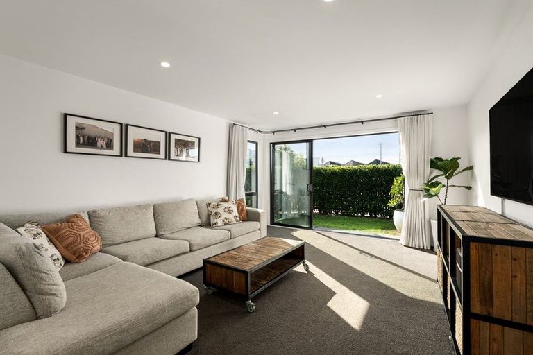 Photo of property in 24 Dignity Street, Papakura, 2110