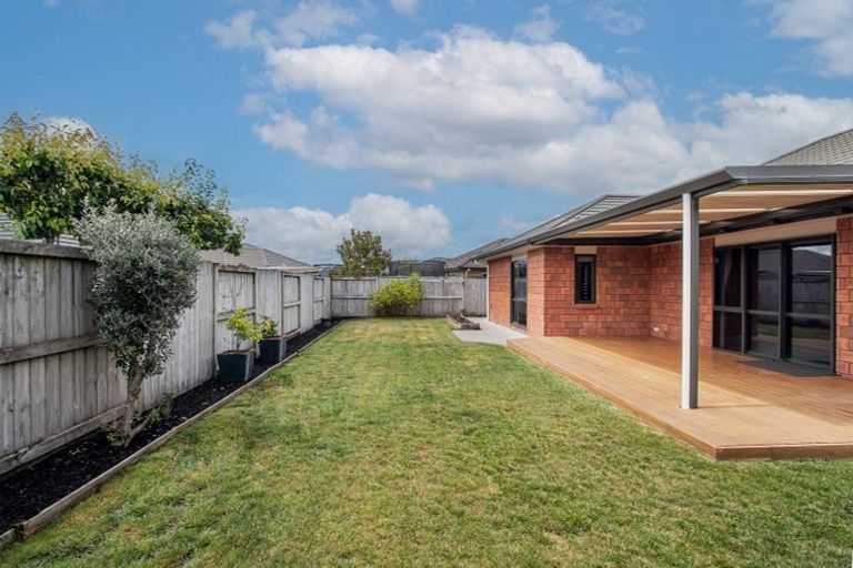 Photo of property in 22 Whitney Place, Rototuna North, Hamilton, 3210