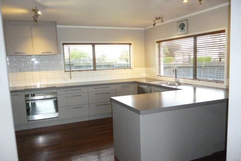 Photo of property in 1/2 Elliot Street, Howick, Auckland, 2014