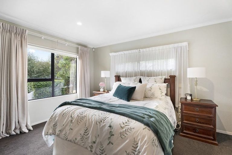 Photo of property in 17 Pitoitoi Avenue, Greenhithe, Auckland, 0632