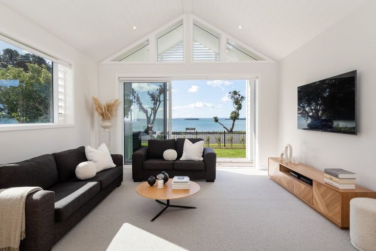 Photo of property in 15 Shelly Beach Parade, Cockle Bay, Auckland, 2014