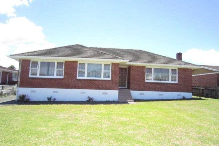 Photo of property in 206 Edmonton Road, Te Atatu South, Auckland, 0610