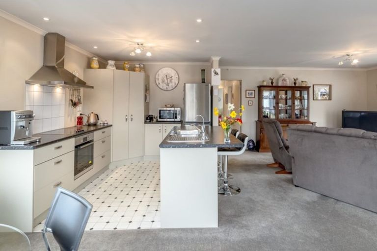 Photo of property in 2 Sam Meads Way, Greytown, 5712