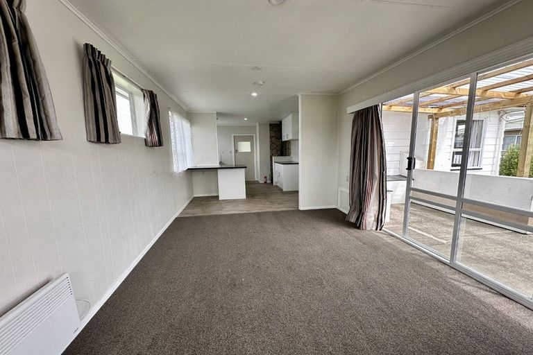 Photo of property in 19 Stirling Street, Levin, 5510