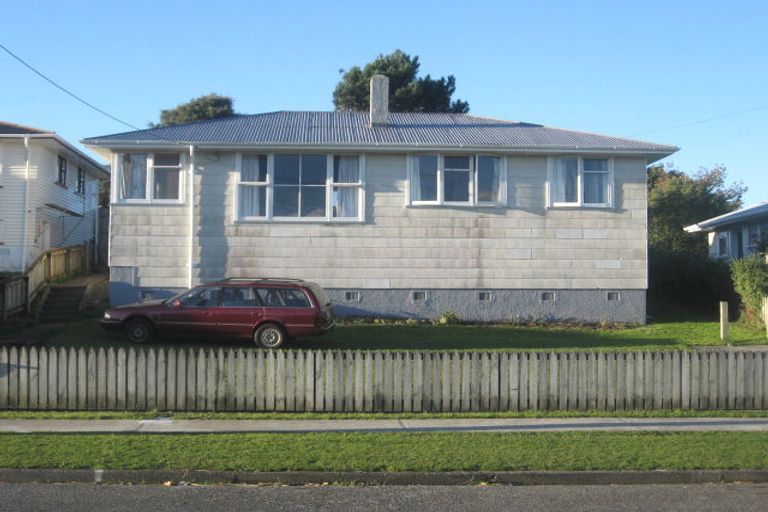 Photo of property in 11 Cornwall Crescent, Cannons Creek, Porirua, 5024
