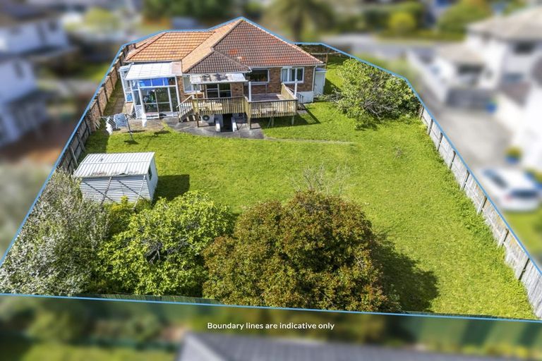 Photo of property in 86 Mcleod Road, Te Atatu South, Auckland, 0610