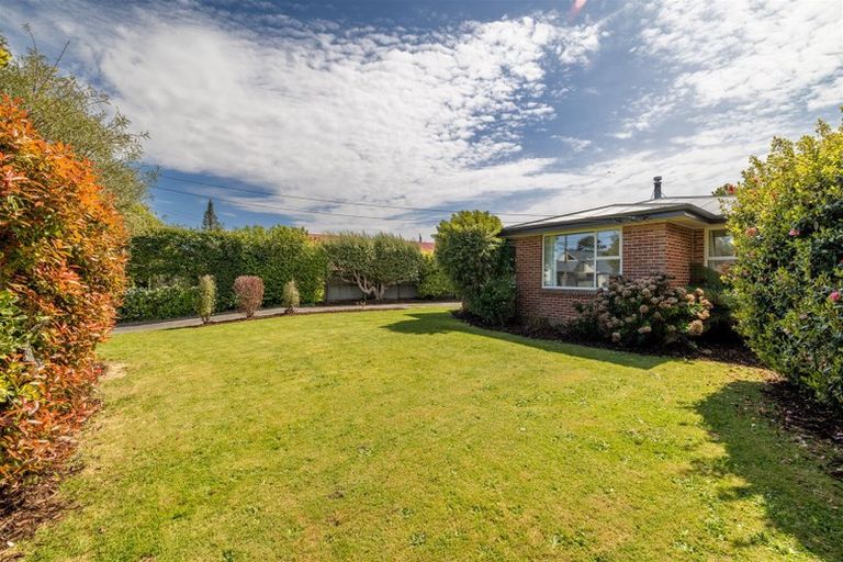 Photo of property in 16 Staveley Street, Avonhead, Christchurch, 8042