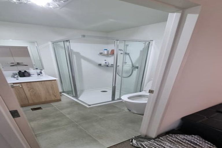 Photo of property in 35 Morihana Close, Glen Eden, 0602