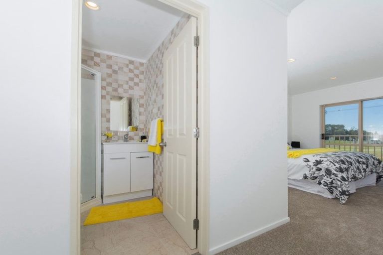 Photo of property in 9 Lockington Avenue, Henderson, Auckland, 0612