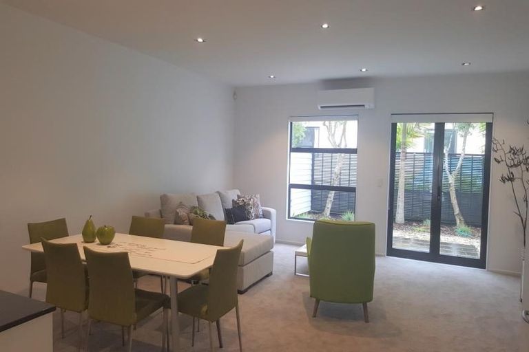 Photo of property in 3/40 Scarlet Oak Drive, Schnapper Rock, Auckland, 0632