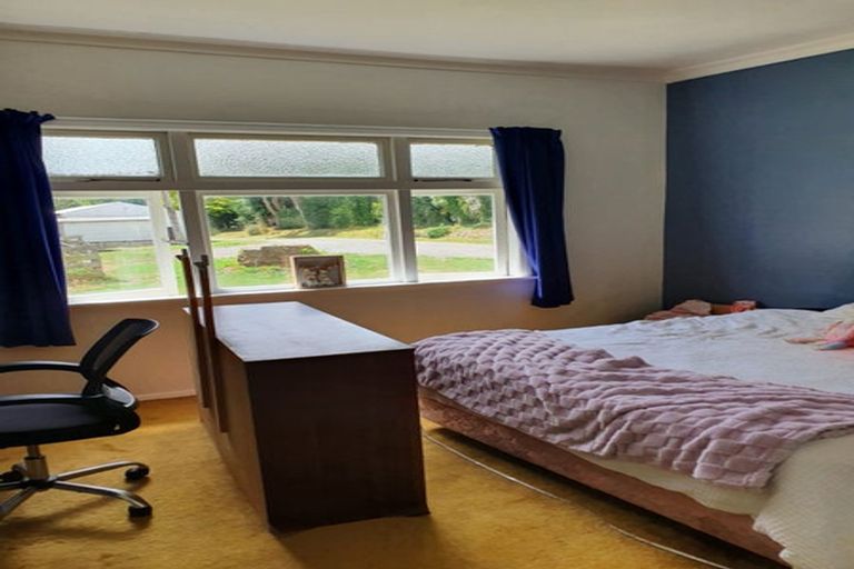 Photo of property in 147 Kawiu Road, Levin, 5510