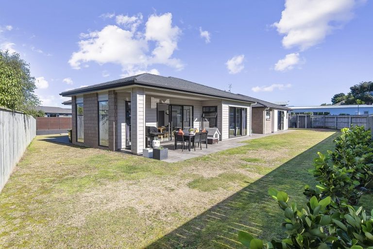 Photo of property in 11 Petrel Close, Paraparaumu Beach, Paraparaumu, 5032