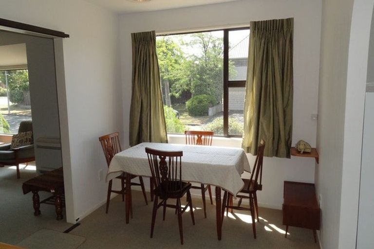 Photo of property in 4 Gatonby Place, Avonhead, Christchurch, 8042