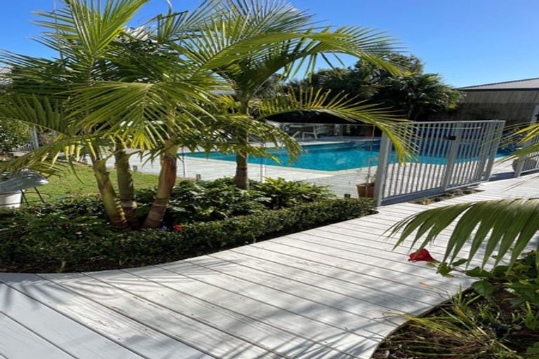 Photo of property in 2 Taimoana Close, Mangawhai Heads, Mangawhai, 0505