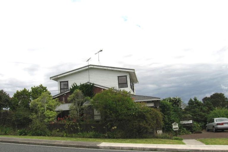 Photo of property in 2/1084 Beach Road, Torbay, Auckland, 0630