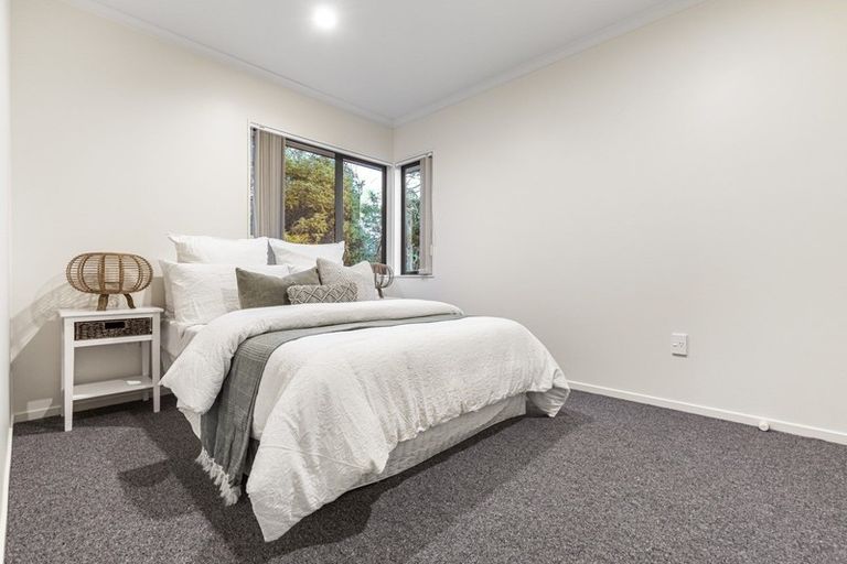 Photo of property in 16 Elder Place, Massey, Auckland, 0614