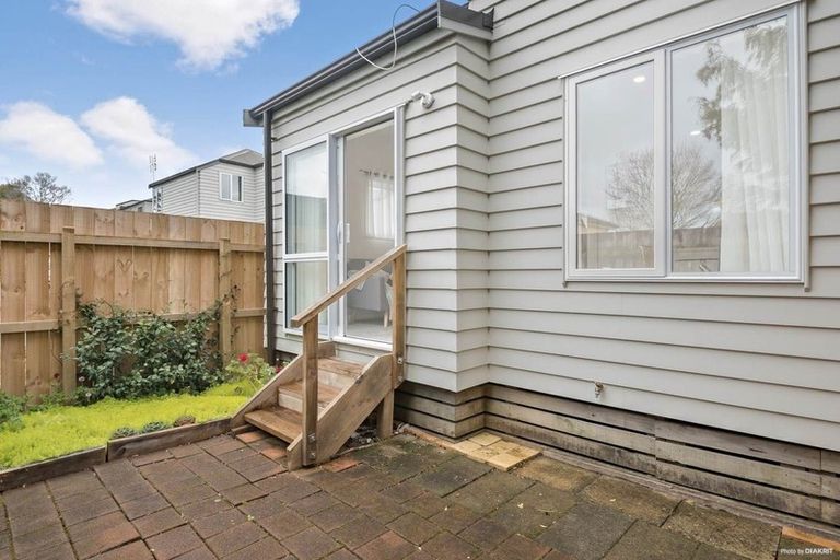 Photo of property in 7/30 John Jennings Drive, Oteha, Auckland, 0632