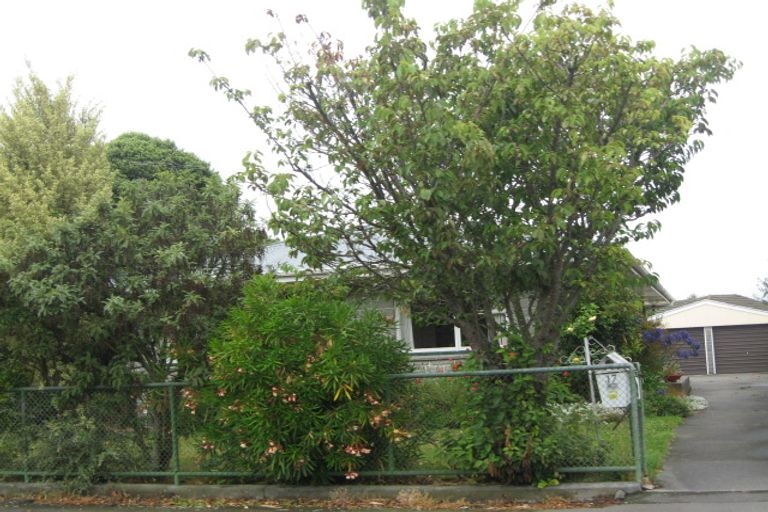 Photo of property in 17 Moyna Avenue, Dallington, Christchurch, 8061