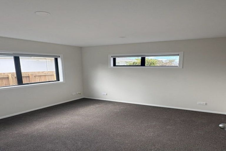 Photo of property in 98 Tirimoana Road, Te Atatu South, Auckland, 0602