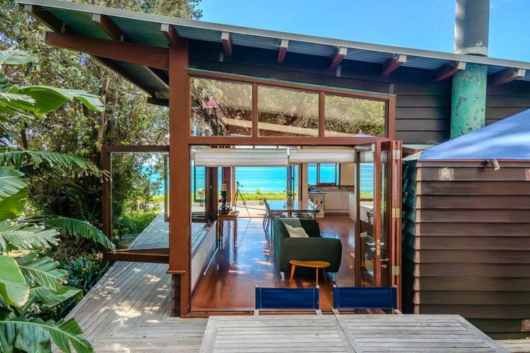 Photo of property in 135 Long Beach Road, Russell, 0202