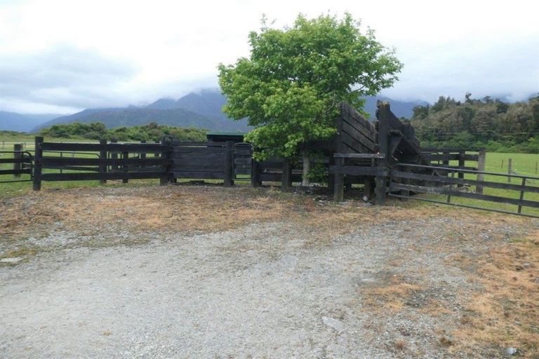 Photo of property in 753 Franz Josef Highway, Whataroa, 7886
