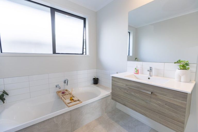 Photo of property in 1 Fontana Street, Papamoa, 3118