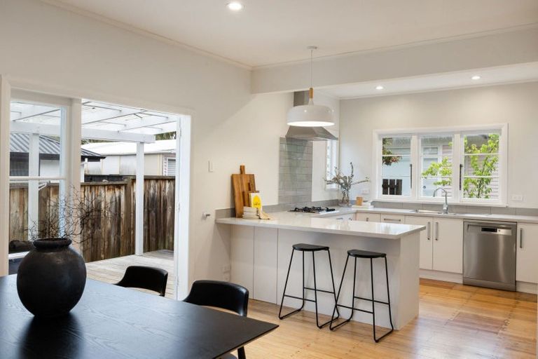 Photo of property in 52 Clarkin Road, Fairfield, Hamilton, 3214