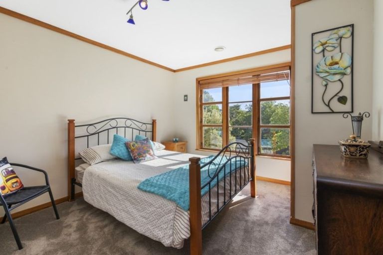 Photo of property in 98 Manuka Street, Stokes Valley, Lower Hutt, 5019